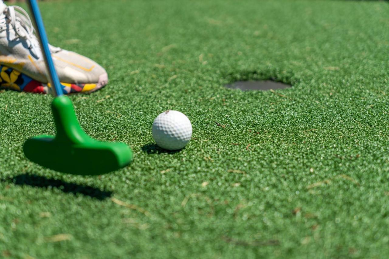 Lara Barut Collection Hotel Antalya Ngoại thất bức ảnh Golf ball on putting green